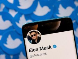 Elon Musk Raup US$13 M Jelang Tenggat, Saham Twitter Ditangguhkan