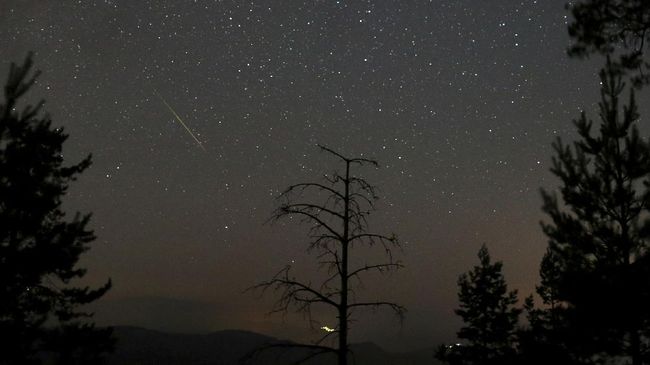 Hujan meteor Orionid merupakan puing-puing ruang angkasa dan jejak dari Komet Halley yang mengorbit Bumi 76 tahun sekali.