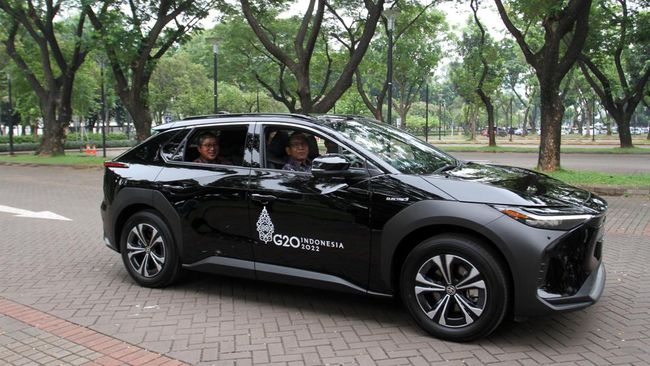 Toyota memastikan mobil listrik bZ4X bakal melayani di KTT G20 bersama Lexus UX 300e.