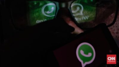 WhatsApp dilaporkan mengalami gangguan alias error hingga tak bisa digunakan untuk chat grup di Hp maupun login di web.
