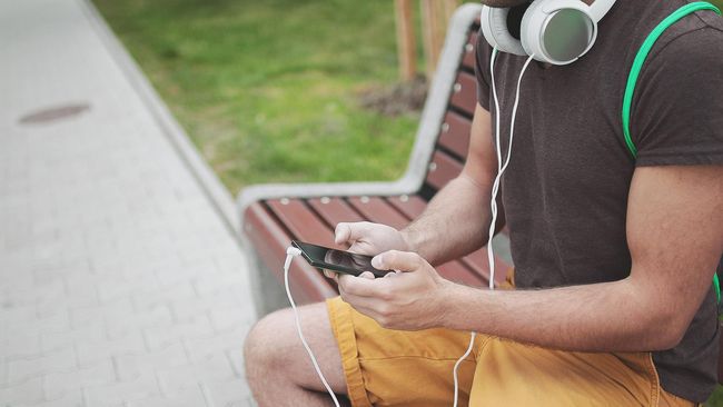Dengan aplikasi musik ini, pengguna bisa mendengarkan lagu hanya lewat ponsel. Berikut rekomendasi aplikasi pemutar musik terbaik.