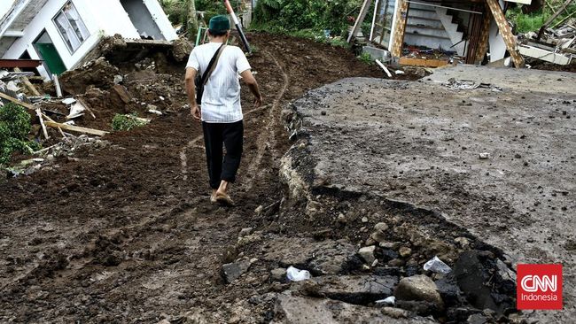 Gempa Cianjur terjadi pada Senin (21/11) diduga karena pergerakan Sesar Cimandiri. Namun, hal itu masih diragukan oleh sejumlah ahli.