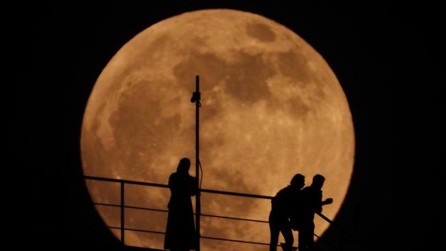 Gerhana Bulan Total, yang merupakan gerhana terakhir 2022, bakal terjadi pada Selasa (8/11). Cek kronologinya sejak awal proses.