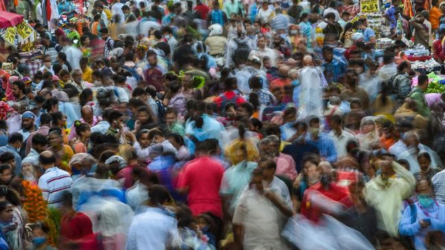 Populasi manusia dunia resmi mencapai delapan miliar pada Senin (14/11). Apa dampaknya ke lingkungan?