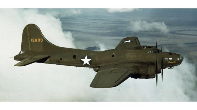 Dua pesawat militer kuno, Boeing B-17 Flying Fortress dan Bell P-63 Kingcobra, mengalami kecelakaan di Dallas, AS, Sabtu (12/11). Cek spesifikasinya di sini.
