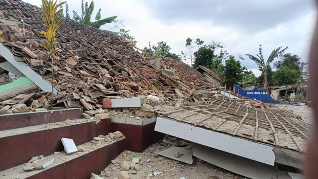 Gempa mengguncang Cianjur dan terasa hingga Jakarta pada Senin (21/11) siang.