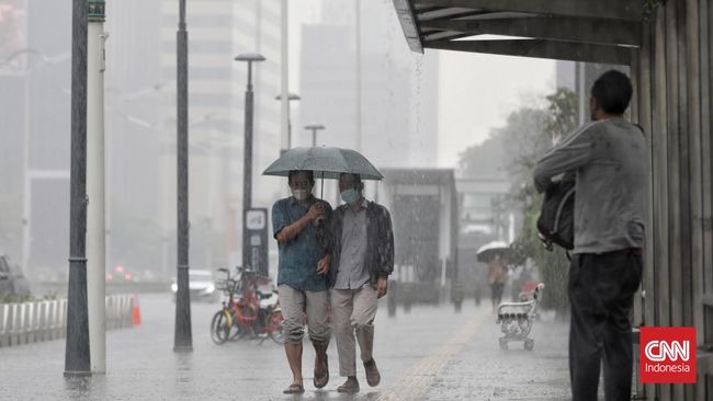 Banyak warga di Jabodetabek melaporkan kondisi cuaca terkini yang lebih berpihak pada prediksi BMKG ketimbang BRIN, yakni hujan ringan hingga sedang.