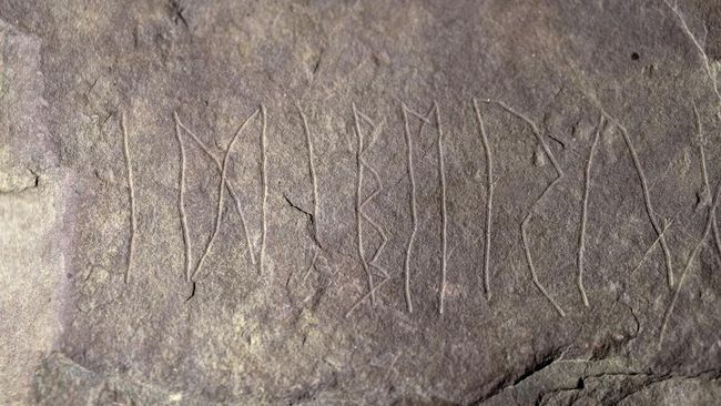 Prasasti berhuruf Rune tertua ditemukan di Norwegia. Prasasti itu berisi kata