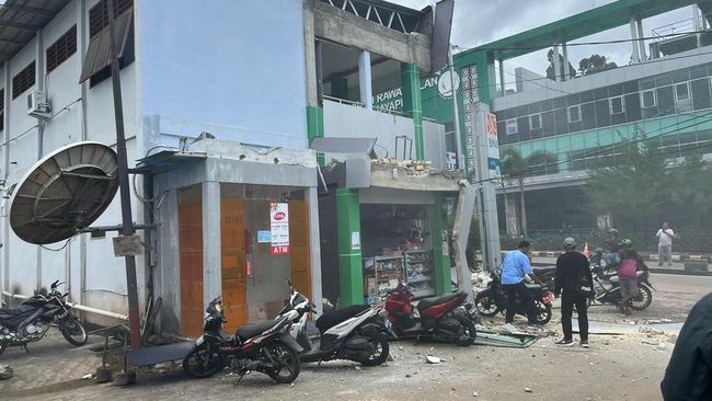 BMKG mengungkap penyebab gempa Magnitudo 5,4 yang terjadi di Jayapura, Papua, Kamis (9/2).