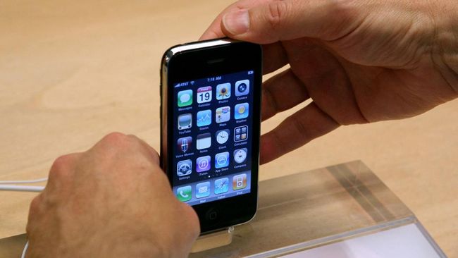 Sebuah iPhone generasi pertama dalam keadaan tersegel dilelang senilai US$50 ribu (Rp745 juta). Worthed kah?
