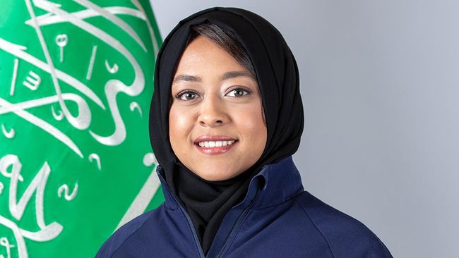 Rayyanah Barnawi, calon astronaut pertama asal Arab Saudi menjadi simbol ambisi antariksa sekaligus semakin moderatnya negara tersebut.