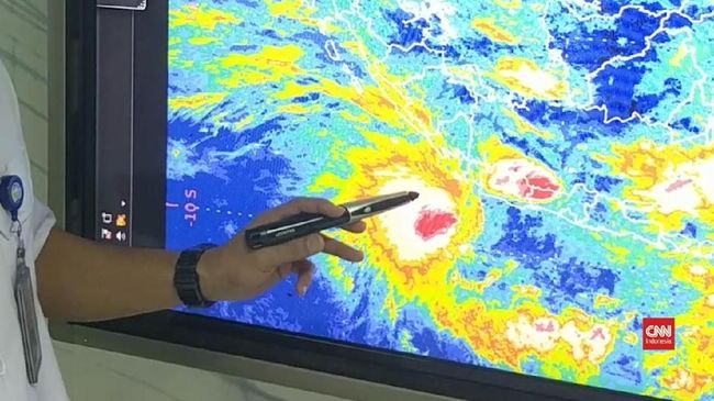 BMKG mendeteksi Siklon ILSA saat ini berada di Samudra Hindia dan bisa menyebabkan hujan dari Jateng hingga NTT.