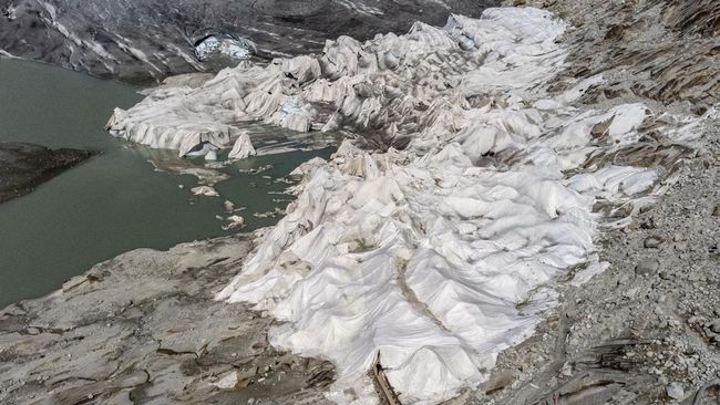 Pencairan gletser yang disebut Petermann Glacier di Greenland menyebabkan peningkatan muka air laut yang bisa menenggelamkan pesisir.