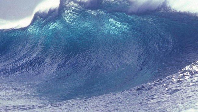 BMKG meminta masyarakat pesisir waspada potensi gelombang tinggi hingga empat meter di beberapa wilayah perairan, Minggu (6/8) dan Senin (7/8).