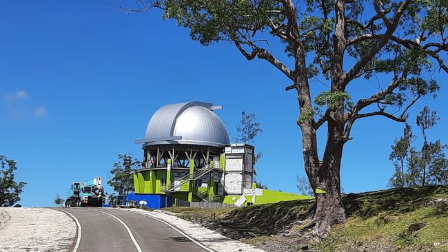 Badan Riset dan Inovasi Nasional (BRIN) menyebutkan cermin sekunder dari Observatorium Nasional Timau sudah terpasang.