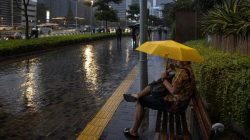 BMKG memprakirakan awal musim hujan secara umum bakal membasahi wilayah Indonesia, termasuk kawasan Jabodetabek mulai November 2023.
