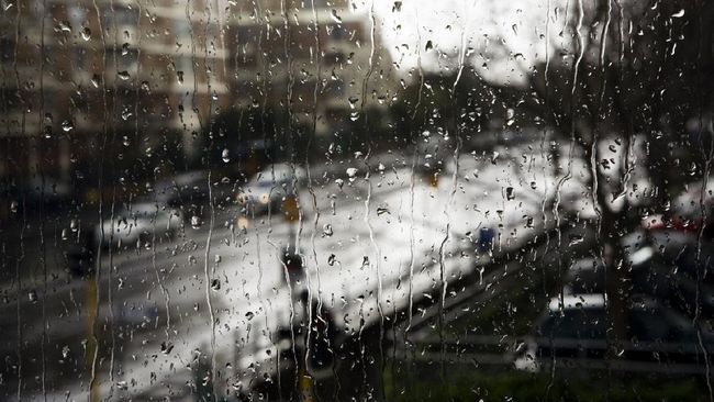 Teknologi modifikasi cuaca (TMC) masih digelar pada hari ini. BMKG pun mengungkap potensi hujan di Jakarta sore ini.