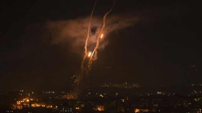 Apa sebetulnya Iron Dome, benteng pertahanan Israel yang berhasil dibobol roket Hamas? Simak penjelasannya.