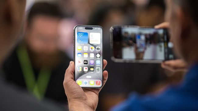 iPhone 15 resmi masuk Indonesia dan bisa dipesan mulai 20 Oktober. Ponsel terbaru Apple ini dibanderol mulai Rp16,49 juta.