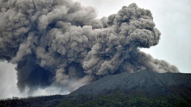 BMKG memperkirakan sejumlah gunung berapi mengeluarkan abu vulkanik saat periode Natal dan Tahun Baru (Nataru) 2023/2024.