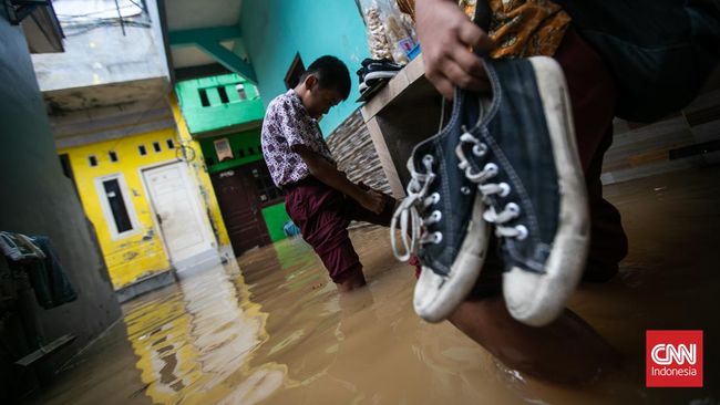 Banjir melanda sejumlah daerah di Jakarta. Apakah ini pertanda puncak musim hujan sudah dekat?