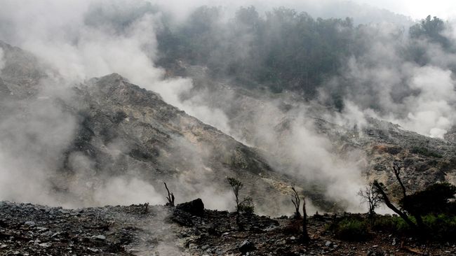 Warganet sebelumnya mengaitkan gempa Sukabumi pagi tadi dengan aktivitas vulkanik di Gunung Salak.