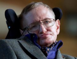 Hawking Kena Hoaks usai Masuk Daftar Terkait Pedofil Jeffrey Epstein