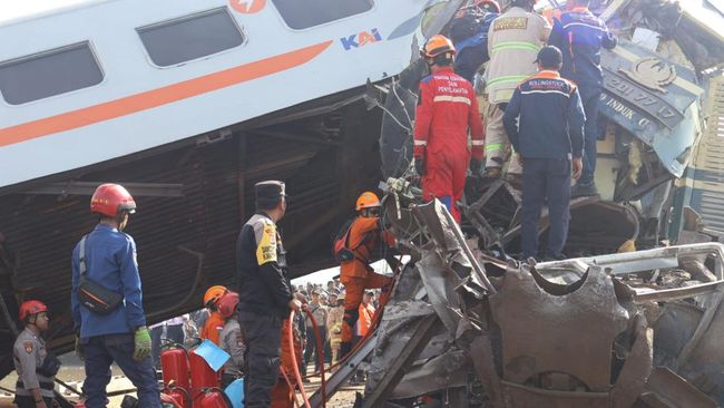 Netzien berduka atas kecelakaan kereta api antara KA Turangga dengan KA lokal Bandung Raya di Cicalengka, Kabupaten Bandung, pada Jumat (5/1) pagi.