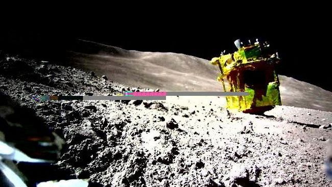 Wahana antariksa Smart Lander for Investigating Moon (SLIM) milik Jepang mendarat dengan selamat di Bulan meski sayangnya dalam posisi terbalik.